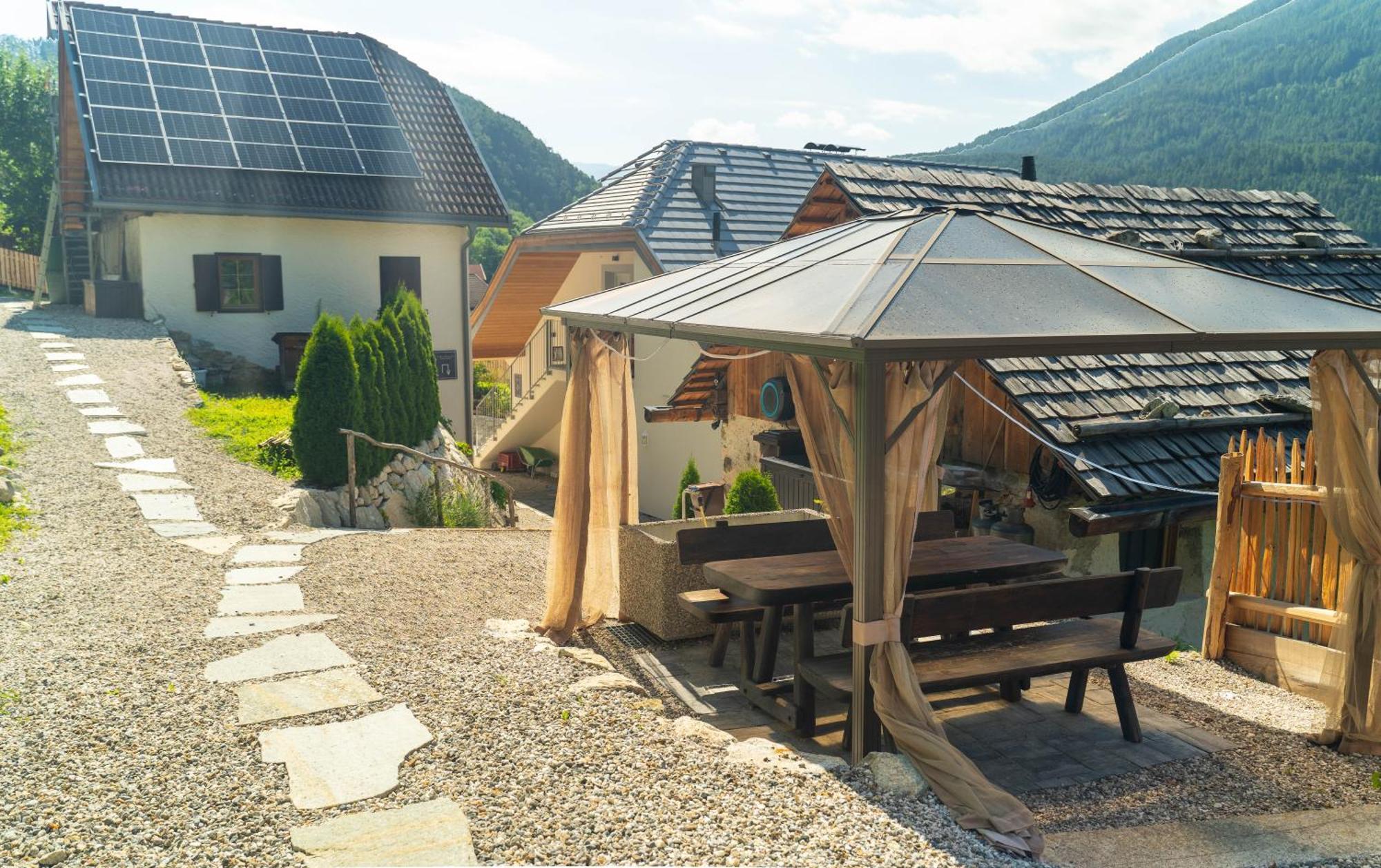 Apartments, Guest House & Historic Chalet Neuhaus San Sigismondo Bagian luar foto