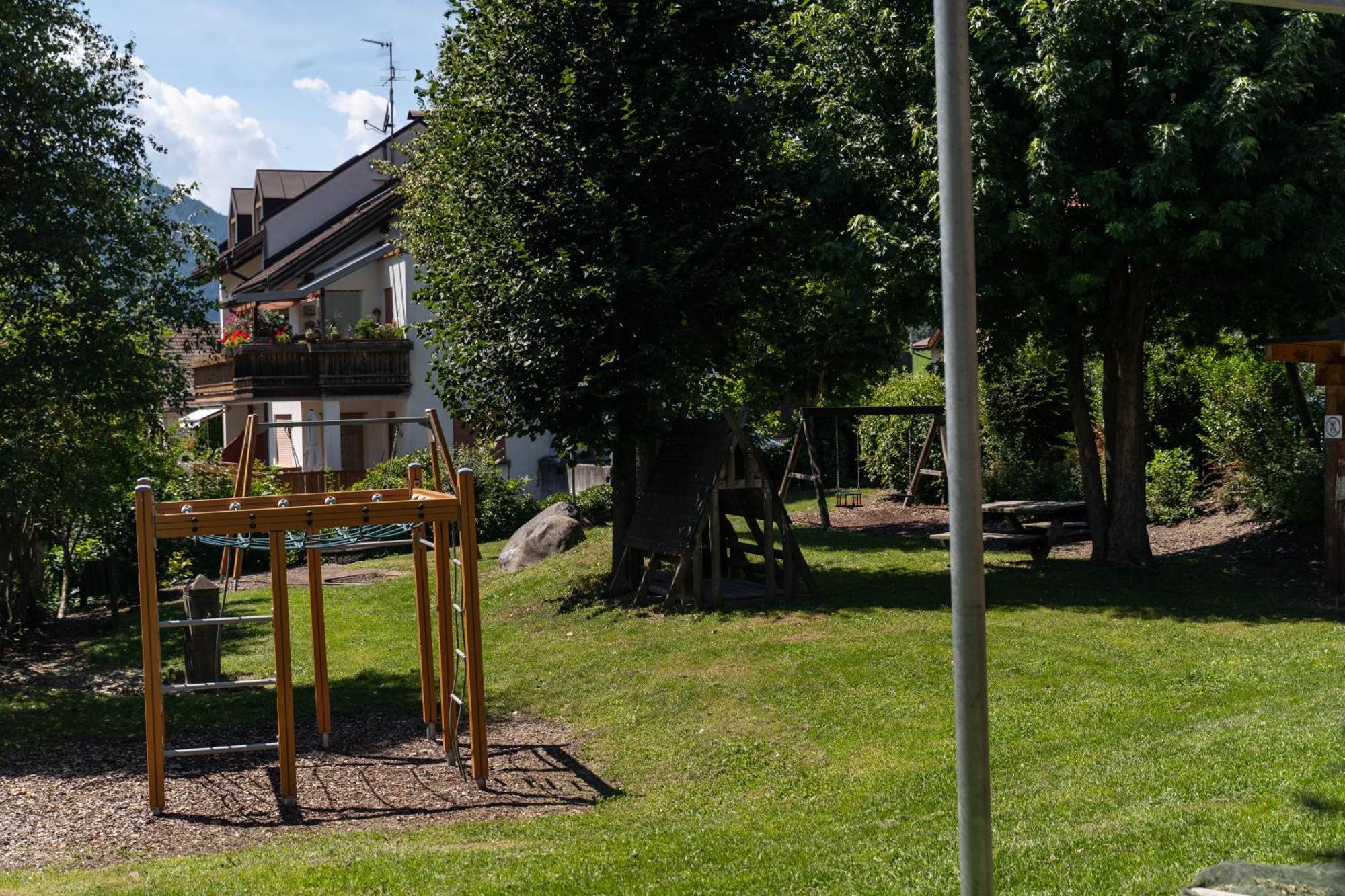 Apartments, Guest House & Historic Chalet Neuhaus San Sigismondo Bagian luar foto