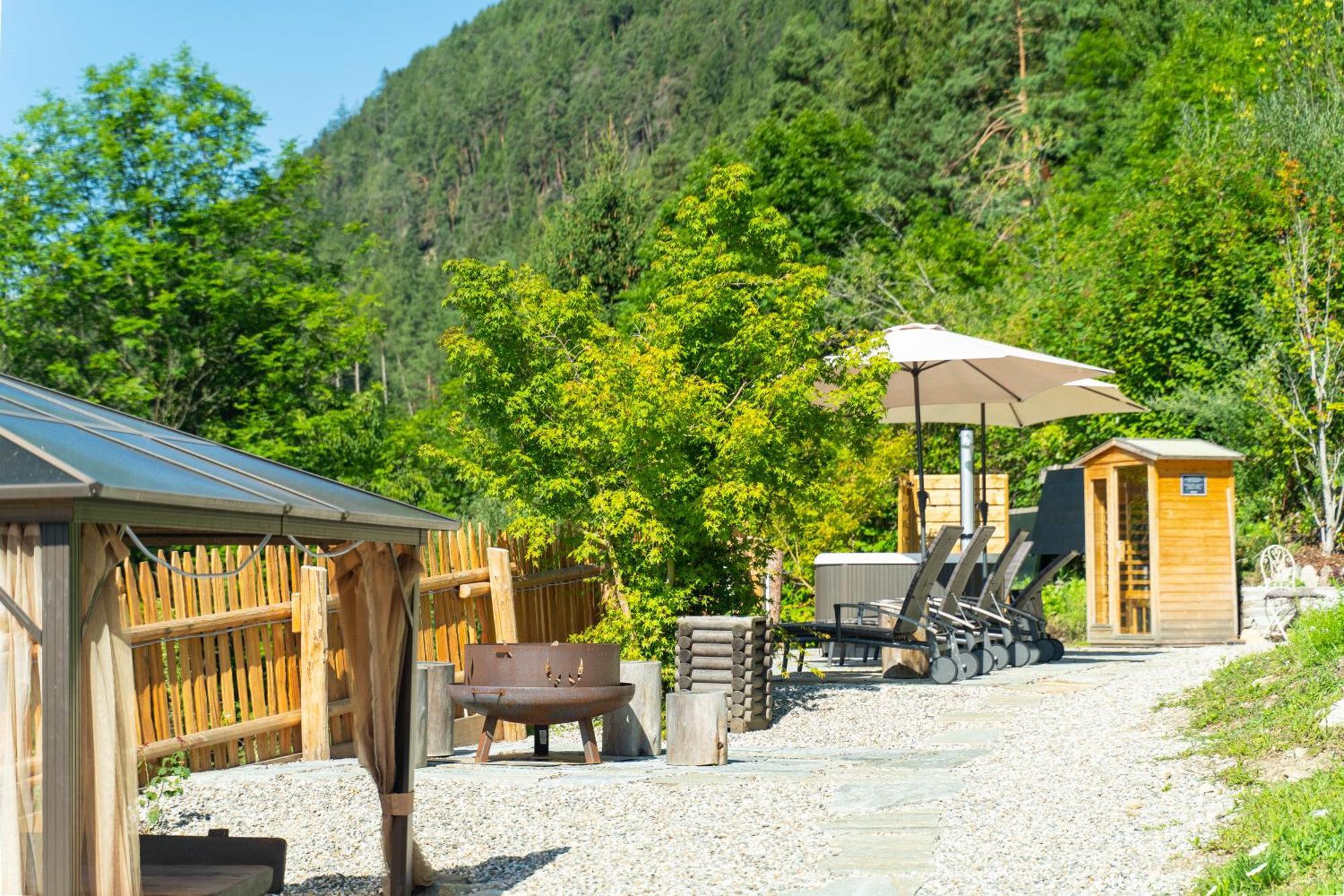 Apartments, Guest House & Historic Chalet Neuhaus San Sigismondo Bagian luar foto