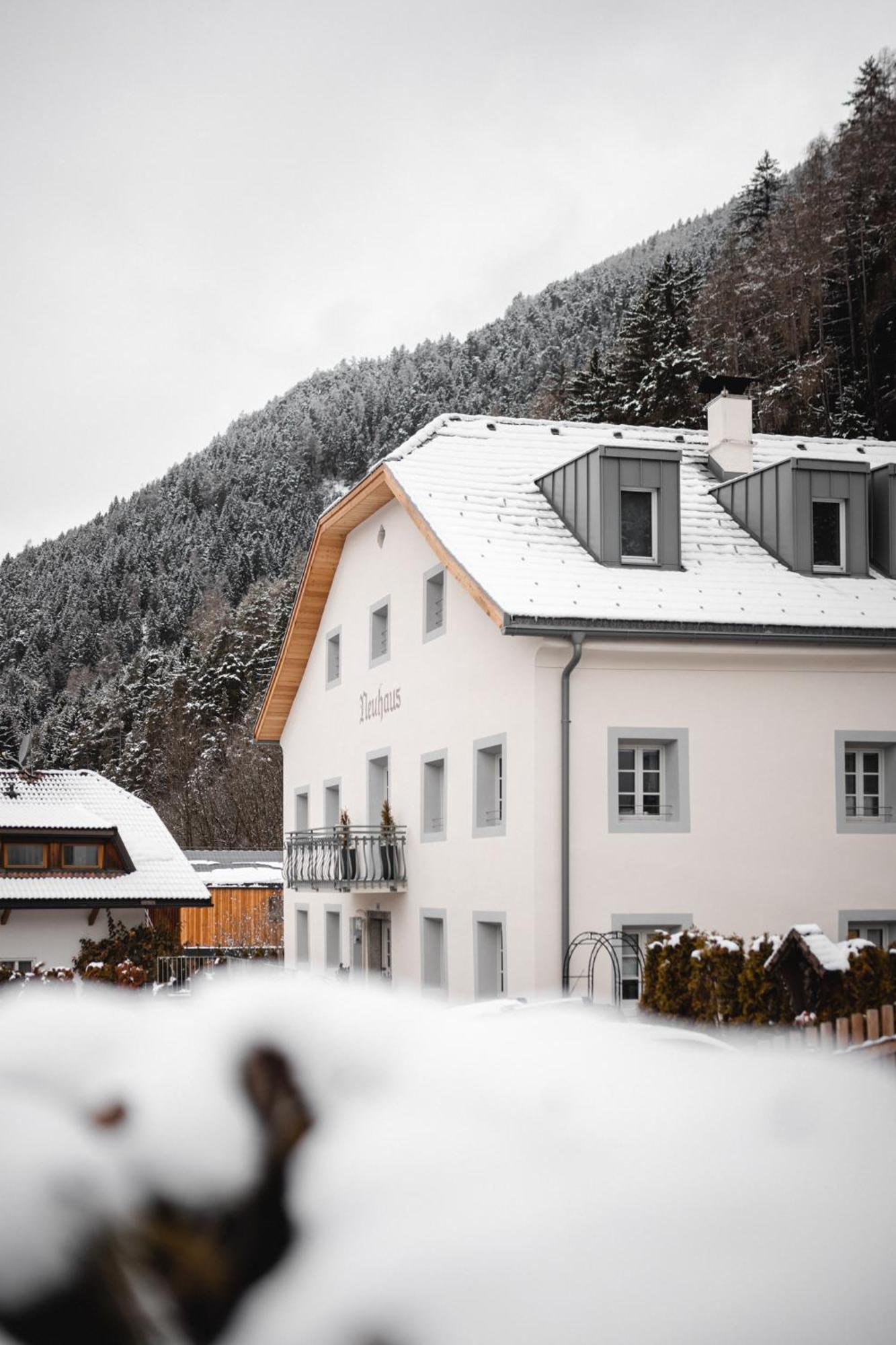 Apartments, Guest House & Historic Chalet Neuhaus San Sigismondo Bagian luar foto